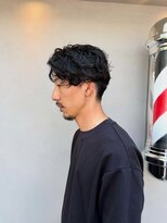 ニュウニュウサン(NIUNIU sun) メンズセンターパートルーズパーマ