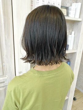 キャアリー(Caary) 福山市Caary ぱつっと濡れ髪 切りっぱなし外ハネボブスタイル