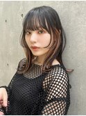 顔周りウルフカットでモードな印象に