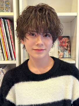 オーシャントーキョー サニー 原宿(OCEAN TOKYO Sunny) 波巻きパーマツイストスパイラルパーマツーブロックメンズ黒髪