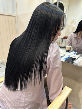 シダ(sida) 2025韓国トレンド「黒髪ツヤツヤストレート」