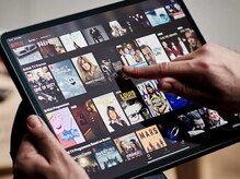 １、施術中スマホを見ていても大丈夫ですか？　２、スマホは充電できますか？