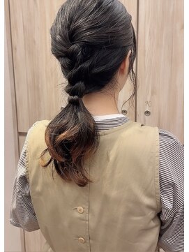 ソワリー 栄(THOiRY) パーマをいかしたアレンジヘア