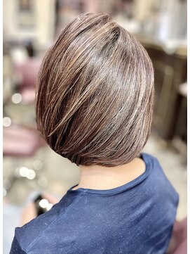 60代ショートボブ/白髪ぼかし/ピンクアッシュ/髪質改善/カット