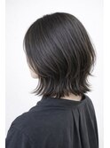 束感ウルフヘア！ミディアムでも小顔見せ◎透明感ベージュ