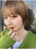 こなれヘア◎顔周り長めショート×ミルクティーブラウン