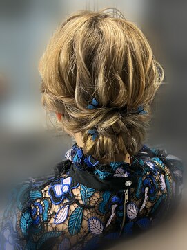 ミテ(MiTe) アレンジヘアセット　シニヨン　パーティーヘア　お呼ばれヘア