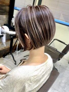 トルネード(TORNADO) 外国人風ハイライトバレイヤージュグレージュ 前下がりボブt1015