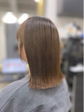 エイプリル ヘア スタジオ(April HAIR STUDIO) 切りっぱなしミディアム イエローベージュ