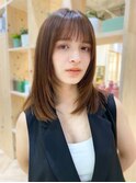 顔まわりレイヤー　ストレートヘア　ミディアム　メルティカラー