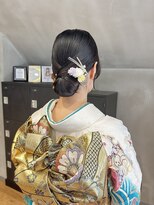 ニキータ(Nikiita)&nbsp;〈大人っぽタイトシニヨンアレンジ〉