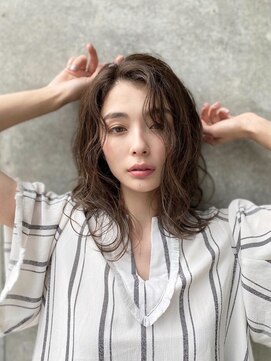 ユアーズヘア 新宿WEST(youres hair) 色っぽい　ふんわりミディ　色っぽミディ　ナチュラルパーマ