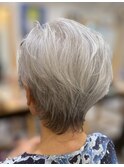 ホワイトヘアー×ショート