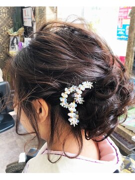 サロンドジュネ(salon de JUNE) ふんわりシニヨン