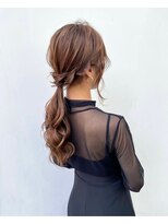 ニュアンス巻き　ローポニーテール　華やかヘア
