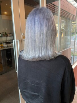 インク サカエ(inq sakae) 外ハネミディアム×シルバーホワイト