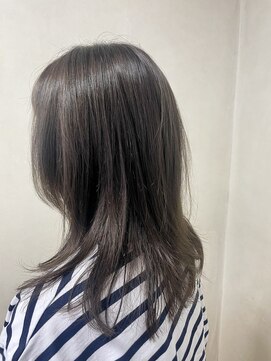 アロット allot セミロングレイヤースタイル