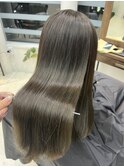 オリーブベージュ
