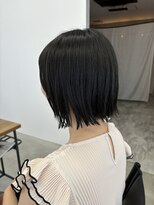 テラス トヨタ(Telasu Toyota)&nbsp;外ハネ切りっぱなしボブと顔まわりレイヤー