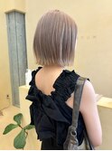 切りっぱなしボブ小顔カットグレージュミルクティ