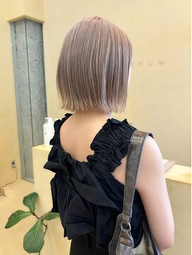 スニュウ(snuw) 切りっぱなしボブ小顔カットグレージュミルクティ