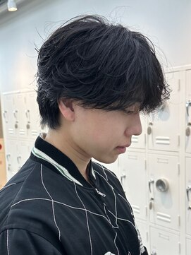 フィフス 栄(fifth) トレンドのセンターパート×フェザーパーマ