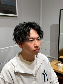 ジェットブラックキューサンロク(JET BLACK 936) カラー染め×縦落ちツイストスパイラルパーマ