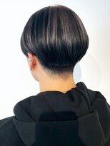 ベルメール ヘアー(Belle mer hair)&nbsp;ハイライト シルバーアッシュ 刈り上げ ショートマッシュ 20代