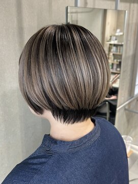 ラック(LUCK) ショートバレイヤージュ/船橋/くすみベージュ/細めハイライト