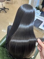 ジール(zeal)&nbsp;着物ヘア/ダークアッシュ/ミディアムレイヤーカット/成田