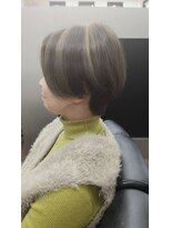 メンズアンドレディース モテナ 立体感ハイライトのハンサムショート