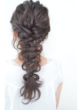 ビレップ(BIL'EP) 編み込みダウンスタイル