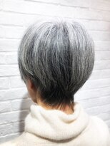 アッシュ 石神井公園店(Ash)&nbsp;グレーヘアがカッコイイショートスタイル