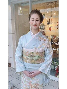 モンマロック(mon MAROC) エレガントなお宮参りママスタイル