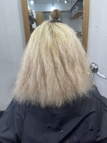 アンフィシュピトロワ(AnFye spi tlow)&nbsp;ブリーチでチリった方をビビリ矯正×高難易度縮毛矯正で艶髪