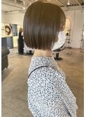 切りっぱなしボブ×オリーブベージュ