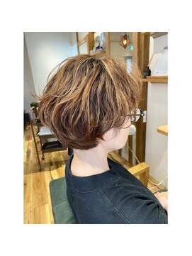 リッカ(ricca) ゆるいパーマとショートヘア