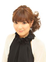 ピアルシア(piaaLucia)&nbsp;編み込みでつくるパーティー仕様のサイドップアップ