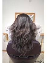 ヘアークリニック ラクシア 石巻(Hair Clinic LAXIA Ishinomaki) 外国人風プラチナグレー