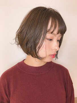 ルーイ(LOUIE) ゆったりショートボブ×スモーキーベージュ