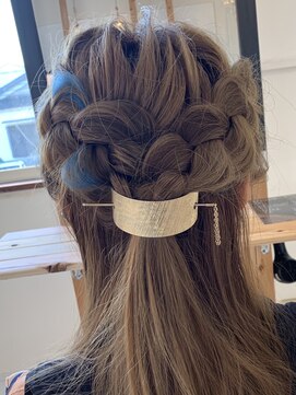 ヘアーリゼル(Hair Rizel) ハーフアップ