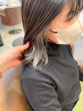 ネオリーブアイム 横浜西口店(Neolive aim) ホワイトシルバー　インナーカラー[横浜]k