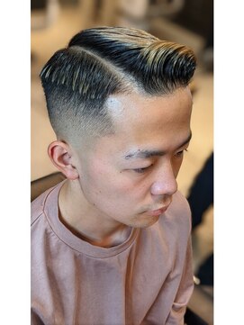 フランクスバーバーリベラルド 横浜(FRANK'S BARBER LIBERALD) スキンフェードグラデーションサイドパート七三分けカット