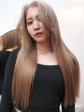 シティ(sity.) ミルクティーベージュ　顔周りカット　美髪　ストレート　艶感