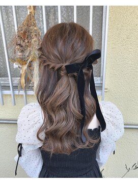 ティエドゥール エム(tiedeur × EMU) ゆるふわハーフアップ