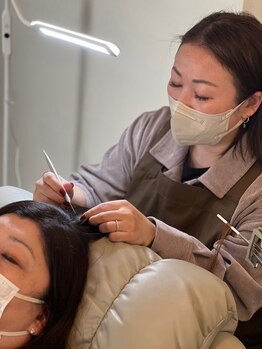 【誰にも気づかれず自然な仕上がりに】ウィッグのような暑さもなく地毛と同じ様なお手入れが可能です