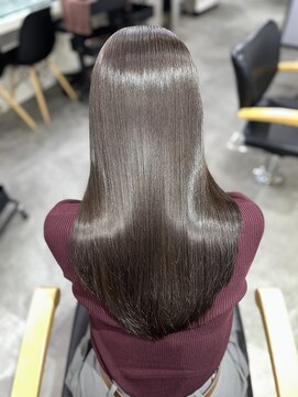 エミン(emyn) 髪が変わる【美髪革命】艶髪/髪質改善/縮毛矯正/代々木