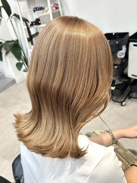 トト 船橋店(toto.) ◇細めハイライトカラー切りっぱなしボブレイヤーグレージュ船橋