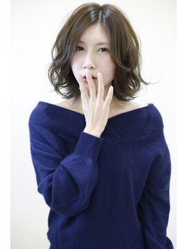 クラウン ヘアー(CLOWN hair) 抜け感のあるウエーブスタイル