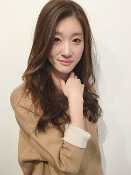 リコ(LIKO) 大人女子☆ハイライトローライトが入ったロングパーマスタイル!